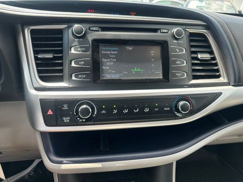 Used 2017 Toyota Highlander LE AWD/4WD image 20
