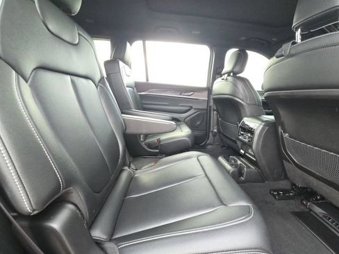 Used 2025 Jeep Grand Cherokee L Limited w/ Black Appearance Package RWD image 15
