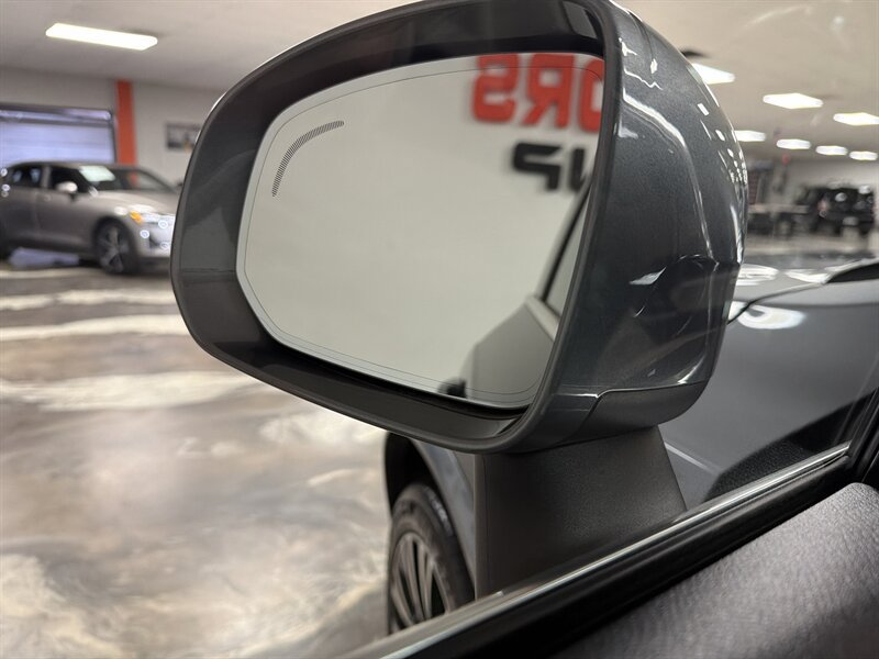 Used 2020 Volvo XC90 T5 Momentum AWD/4WD image 23