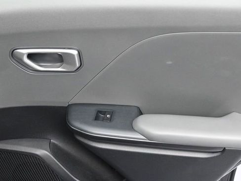 Used 2025 Kia K4 FWD image 28
