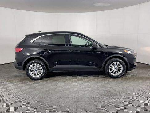 Used 2022 Ford Escape SE image 5