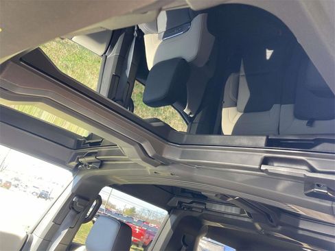 New 2026 GMC Hummer EV SUV image 17