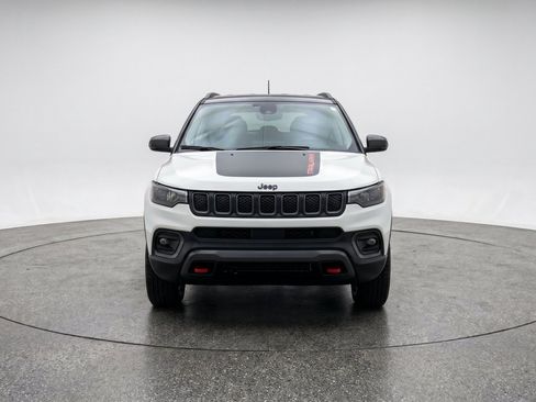 Used 2025 Jeep Compass Trailhawk AWD/4WD image 2