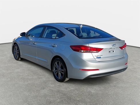 Used 2017 Hyundai Elantra SE image 7