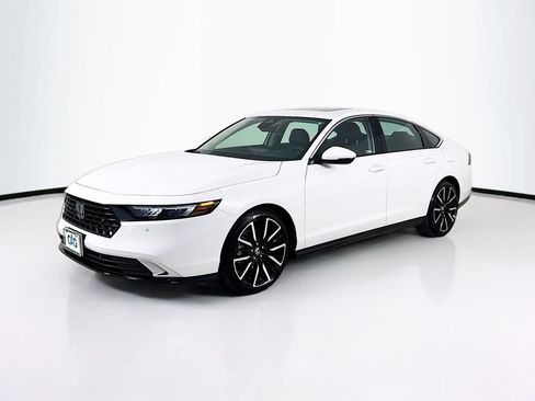 Used 2025 Honda Accord Touring image 3