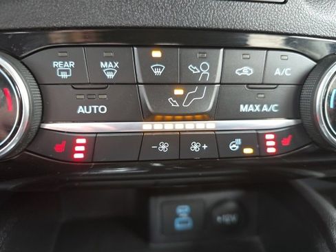 Certified 2022 Ford Escape Titanium image 19