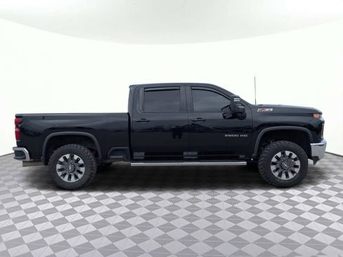 Used 2021 Chevrolet Silverado 2500 LT w/ Convenience Package image 3