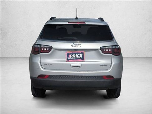 Used 2024 Jeep Compass Latitude AWD/4WD image 7