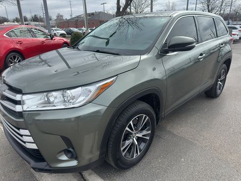 Certified 2019 Toyota Highlander LE image 2