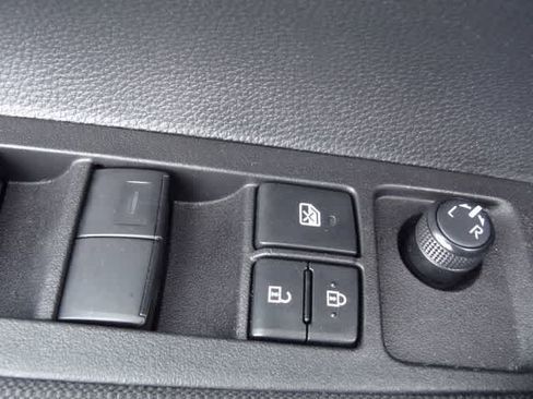 Used 2025 Toyota Corolla LE image 17