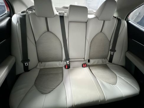Used 2021 Toyota Camry SE FWD image 31
