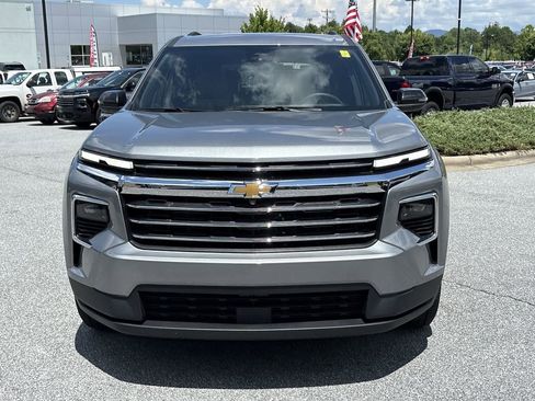 New 2025 Chevrolet Traverse LT image 3