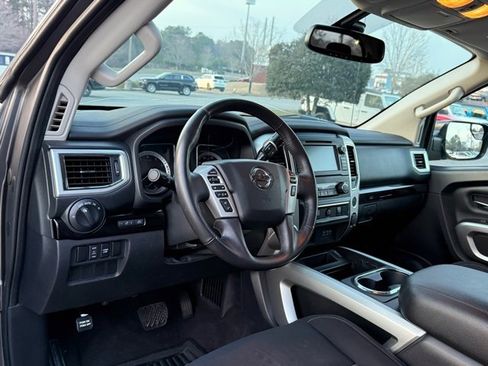 Used 2019 Nissan Titan SV w/ SV Convenience Package image 14