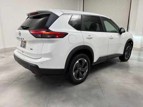 Used 2025 Nissan Rogue SV AWD/4WD image 9