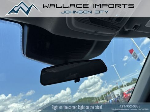Used 2020 Ford Explorer XLT w/ Equipment Group 202A AWD/4WD image 16