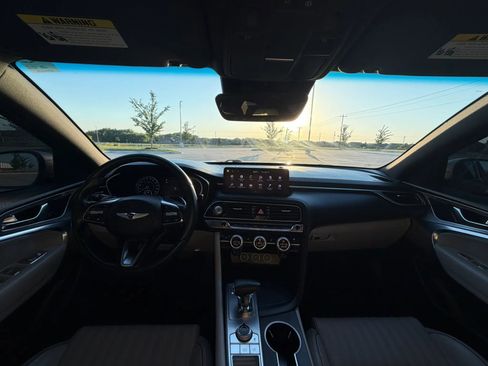 Used 2022 Genesis G70 3.3T RWD image 10