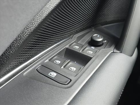 New 2026 Volkswagen Tiguan SE image 11