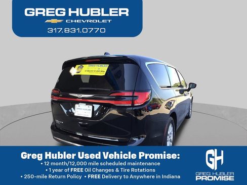 Used 2024 Chrysler Pacifica Touring-L FWD image 7