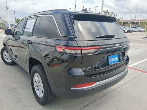 Used 2025 Jeep Grand Cherokee Laredo RWD image 4