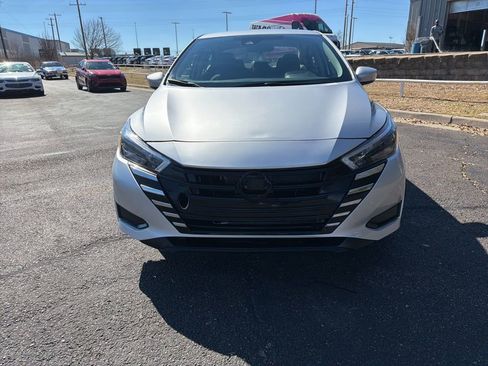 Used 2025 Nissan Versa SV image 8