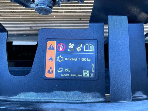 Certified 2025 Chevrolet Tahoe LT image 32