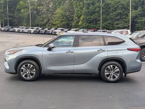 Used 2023 Toyota Highlander XLE FWD image 4