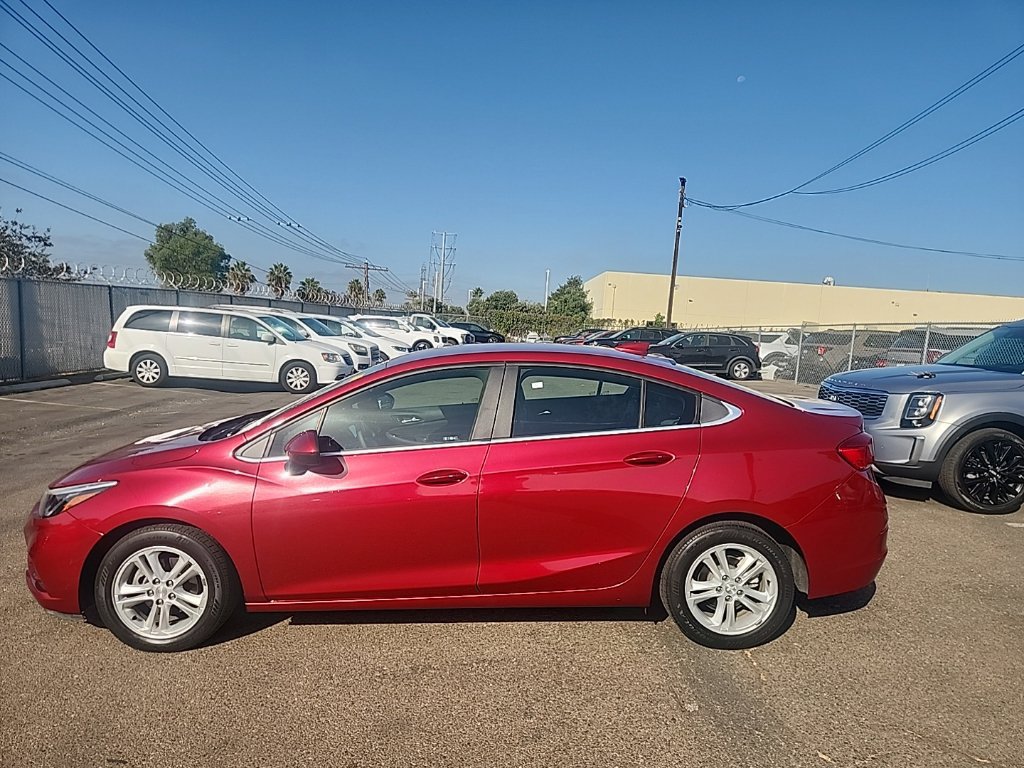 Used 2018 Chevrolet Cruze LT w/ Convenience Package FWD image 9