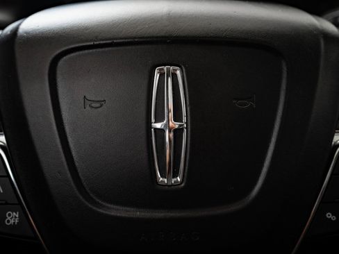 Used 2022 Lincoln Nautilus Reserve w/ Equipment Group 201A image 28