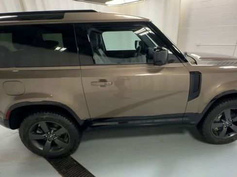 Used 2023 Land Rover Defender 90 SE image 9