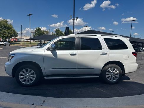 Used 2022 Toyota Sequoia Platinum AWD/4WD image 1