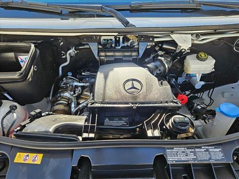 Used 2023 Mercedes-Benz Sprinter 2500 image 27