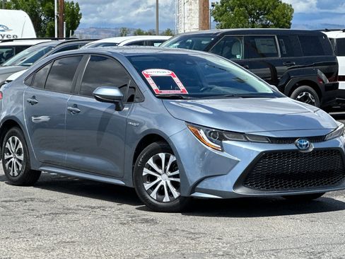 Used 2021 Toyota Corolla LE FWD image 2