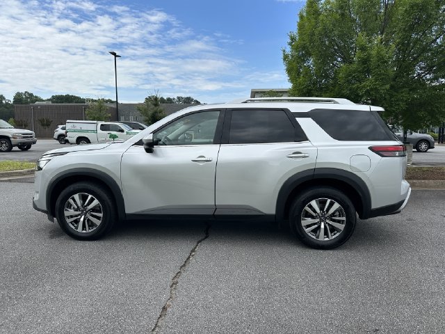 Certified 2025 Nissan Pathfinder SL FWD image 6