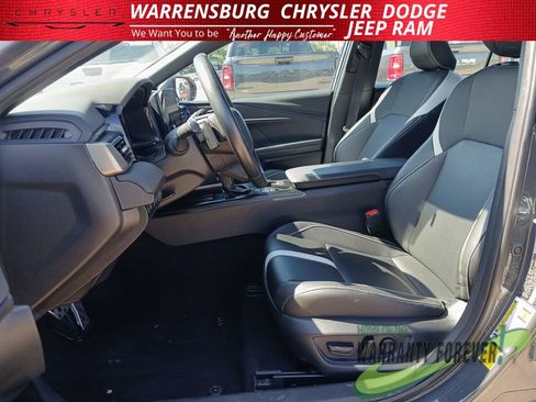 Used 2025 Toyota Camry SE FWD image 13