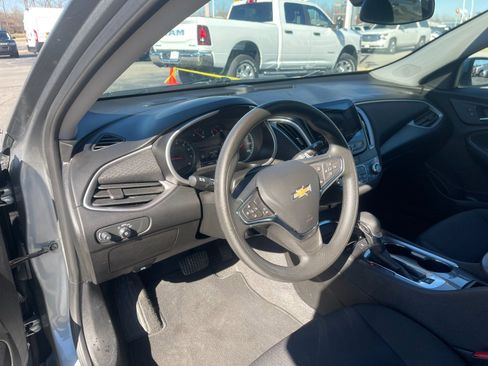 Used 2025 Chevrolet Malibu LT image 11
