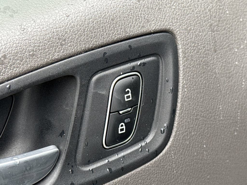 Used 2020 Ford Transit Connect XLT FWD image 18