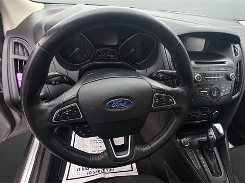 Used 2016 Ford Focus SE w/ SE Cold Weather Package image 19