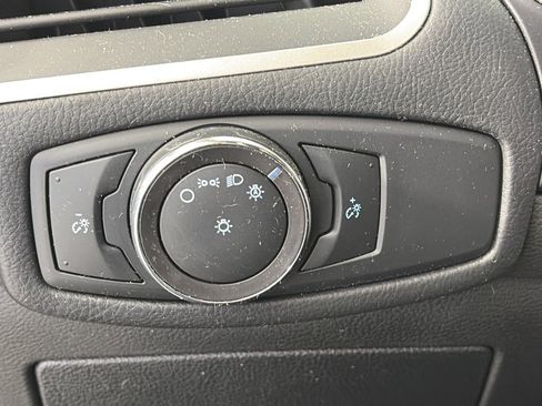 Used 2018 Ford Edge SEL image 24