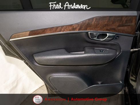 Used 2016 Volvo XC90 T6 Momentum w/ Momentum Plus Package AWD/4WD image 12