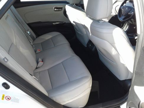 Used 2018 Toyota Avalon Limited image 11