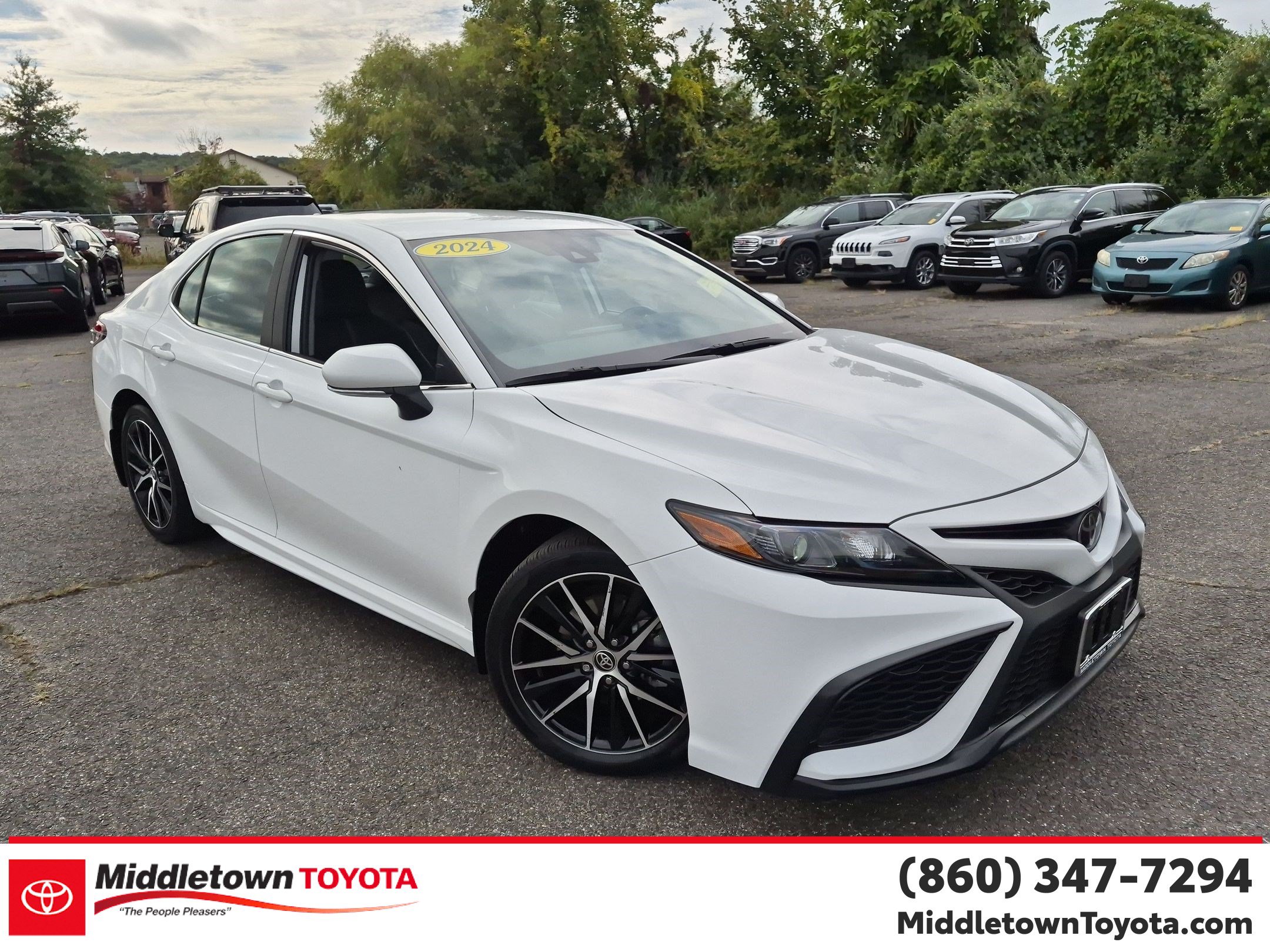 Used 2024 Toyota Camry SE w/ Cold Weather Package FWD image 1