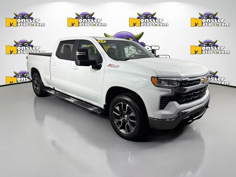 Used 2022 Chevrolet Silverado 1500 LT AWD/4WD image 3