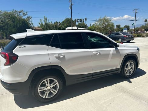 Used 2024 GMC Terrain SLE FWD image 5