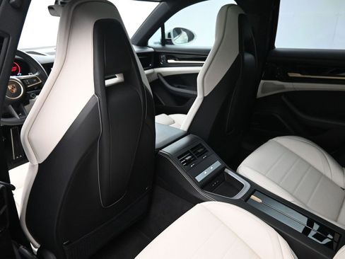 Certified 2025 Porsche Panamera image 11