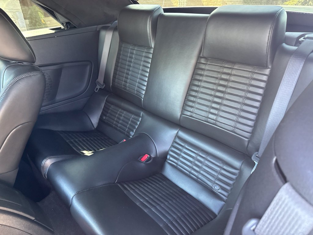 Used 2010 Ford Mustang Shelby GT500 RWD image 17