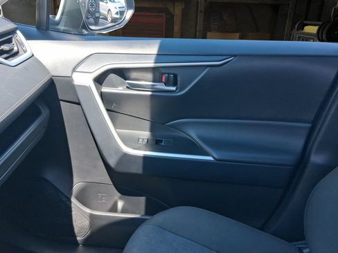 Used 2025 Toyota RAV4 XLE AWD/4WD image 11