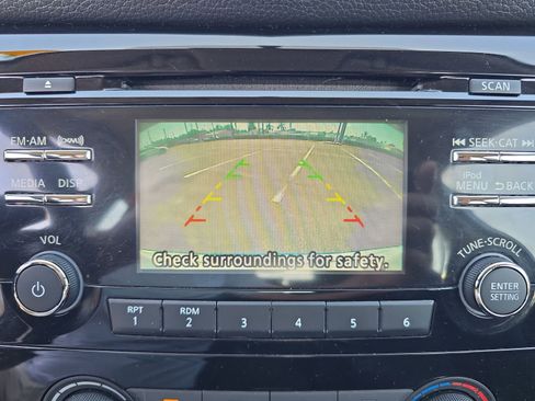 Used 2017 Nissan Rogue S FWD image 18