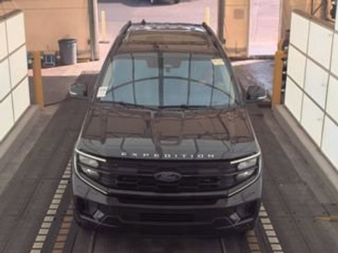 Used 2025 Ford Expedition Active AWD/4WD image 10