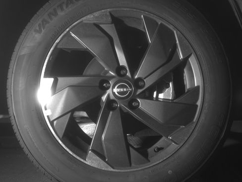 Used 2025 Nissan Rogue SV image 13