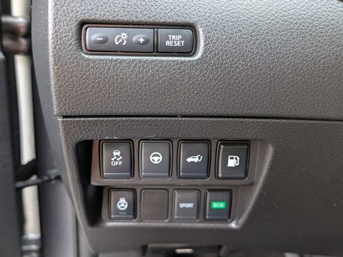 Certified 2019 Nissan Rogue SV w/ Premium Package image 36